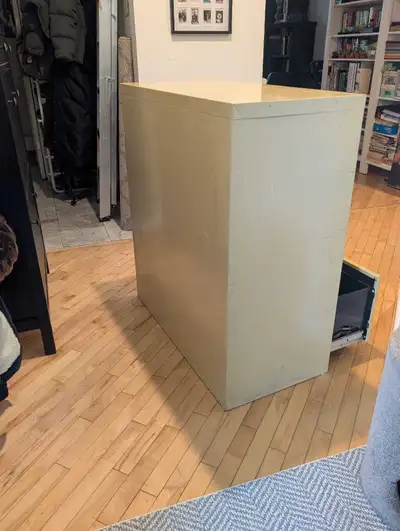 50$ or best offer. Must be able to come and collect . First come first served. Dimensions are: 18 in...