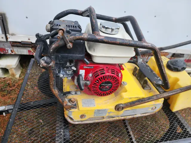 Wacker Neuson WP 1540A Vibratory Compactor 15.5" Plate Compactor in Power Tools in Windsor Region - Image 5