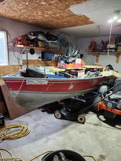 Lund model S-14 aluminum boat. 1000lb capacity. Complete with Suzuki 25 hp four stroke, tank and tra...