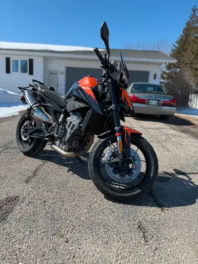 Selling my 2022 KTM Duke 890 in immaculate condition – never dropped, stored indoors, and meticulous...