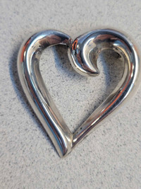 Sterling silver heart pin / brooche, very nice condition