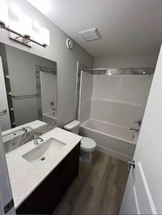 Ensuite Room For Rent- Townhome in Short Term Rentals in Calgary - Image 7