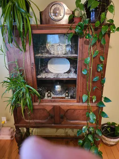 VAISSELIER ANTIQUE CIRCA 1930-1940 EN NOYER., View more
