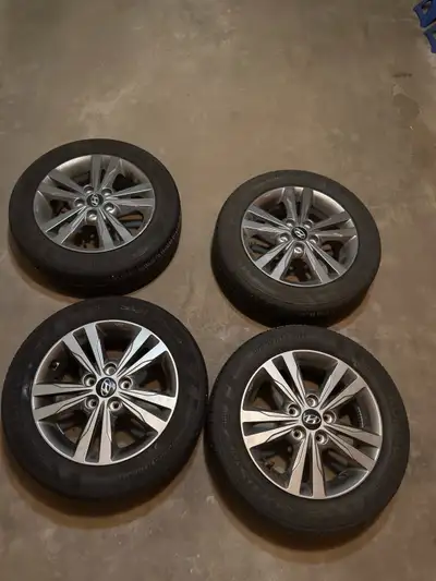 Rim size 6.5Jx16 Tire size 205/55R16 91H Over 95% tread remaining on tires Pick up southside