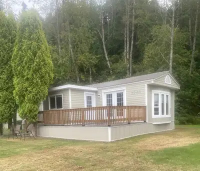 Newly renovated three bedroom mobile home for sale in Terrace/ Thornhill. New modern appliances - fr...
