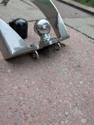 It's a "Doc Hitch". It fits 1979 to 1993 Harley Davidson Sportster. It's in used but very good condi...