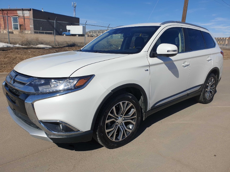 2018 Mitsubishi Outlander GT AWD 7 Seats For Sale. Cars & Trucks