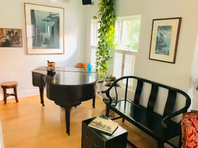 10MINUofT/PRIVATESUNNYBEDROOM/ACROSSPARK/SERENE4LEVEL/RENOHOUSE