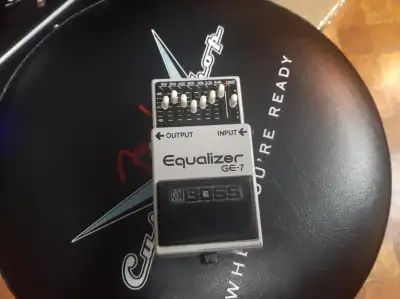 Bonjour, Je vends un Graphic Equalizer Boss GE-7 Made in Japan - Black Label. Tout fonctionne. Je pe...