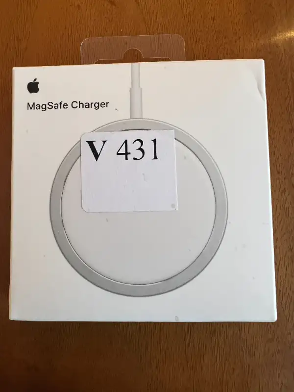Apple iPhone 12 or 13 Pro Max Otterbox and MagSafe Charger. in Cell Phones in Kitchener / Waterloo - Image 6