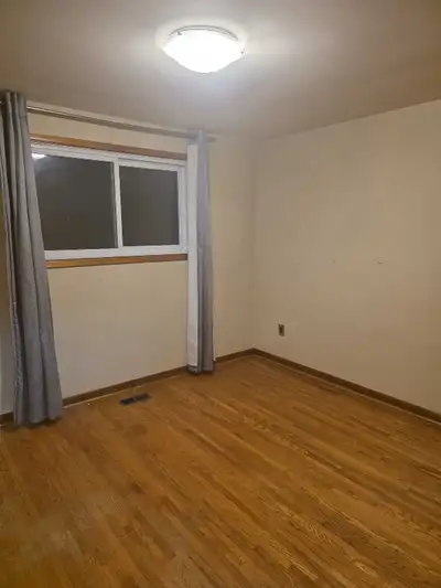 Spacious Private Room Available in a newly renovated ground floor ( For Girls only- Student or Worki...