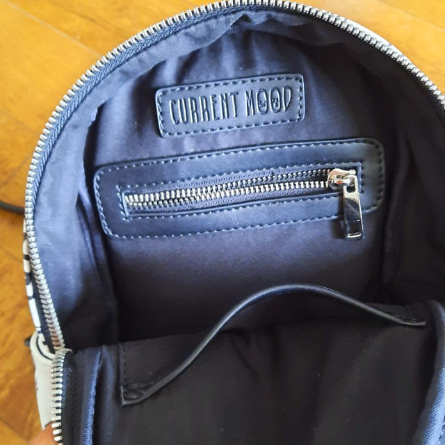 Current Mood Backpack dans Femmes - Sacs et portefeuilles  à Laval/Rive Nord - Image 3