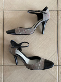 Stylish high heels, size 7