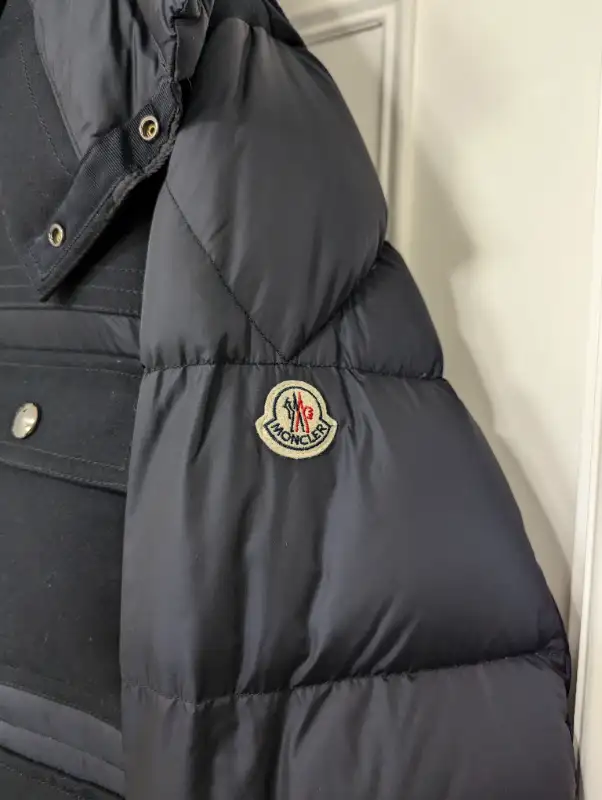 Moncler Rillieux Puffer Down Jacket Navy in Men's in Mississauga / Peel Region - Image 6