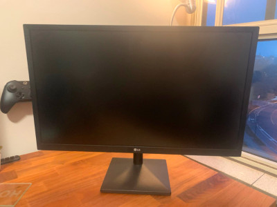 LG 24'' IPS FHD Monitor & Wall Mountable