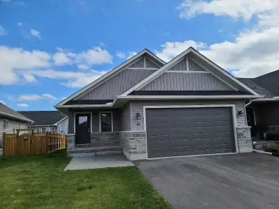 Townhouse for rent in Potter's Creek area. Close to CFB Trenton, schools and other city amenities. U...