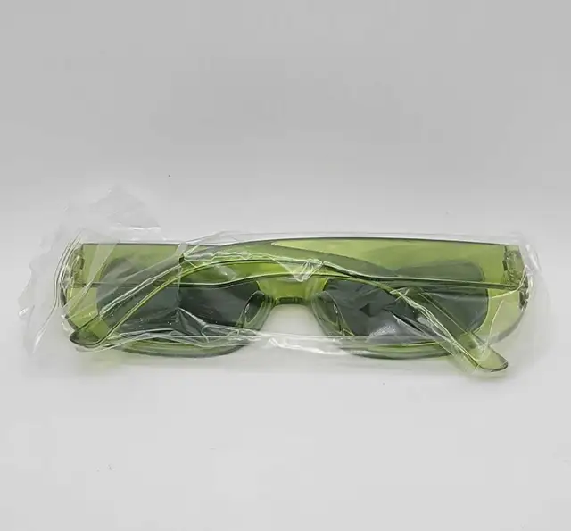 Retro Rectangle Sunglasses – Trendy 90s Style for Men & Women in Multi-item in City of Toronto - Image 4