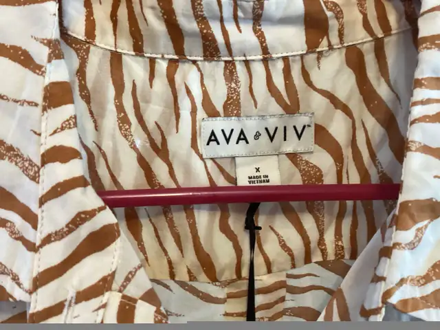 Women’s Short Sleeve Blouse - New, size XL in Women's - Tops & Outerwear in Oshawa / Durham Region - Image 5