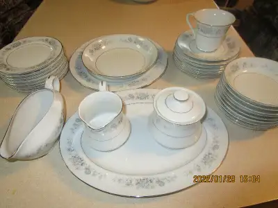 Town House Fine China Dishes. 1 Meat Platter, 1 each Cream & Sugar, 1 Gravy Boat, 10 Dinner Plates,...