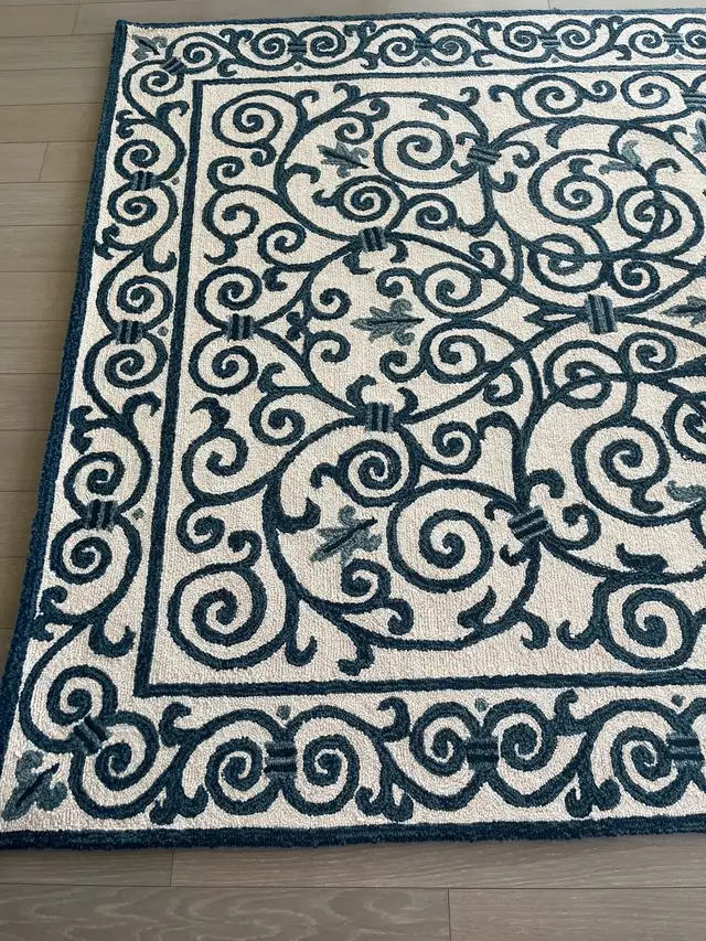 area wool rug in Rugs, Carpets & Runners in Ottawa - Image 3