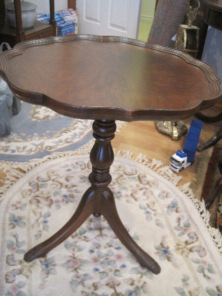 Antique Tilt Top Table in Home Décor & Accents in Fredericton - Image 2