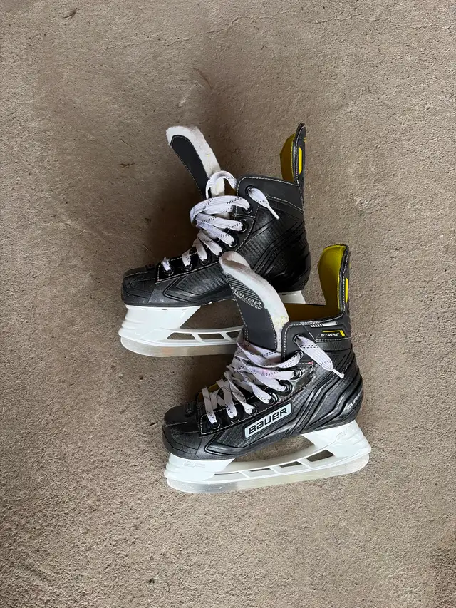 Bauer Supreme Strike Youth Hockey Skates