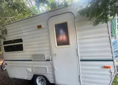 Shrimp 13ft camper trailer GVWR 1000kg Price is firm! Weighs around 1,500lbs empty The mattress was...