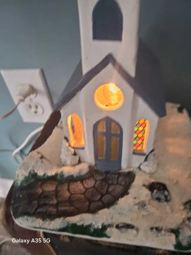 vintage lamps in Indoor Lighting & Fans in Trenton - Image 3