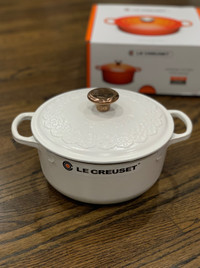 New Le Creuset Lace Relief Cotton Round French Oven 20cm