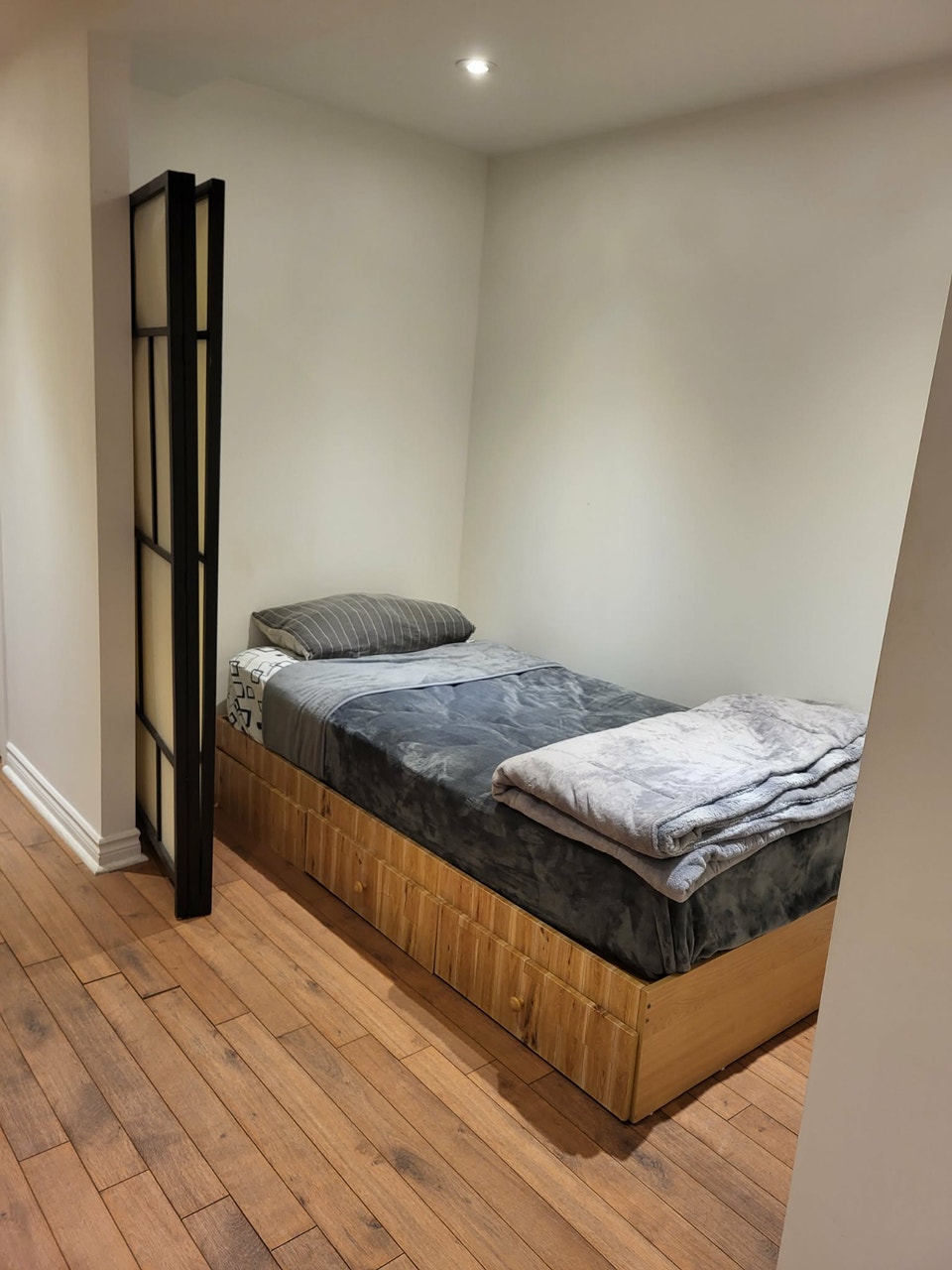 3 1/2 À LOUER/ RENT (Meublées/Furnished) Tout Inclut/ All Incl. 4