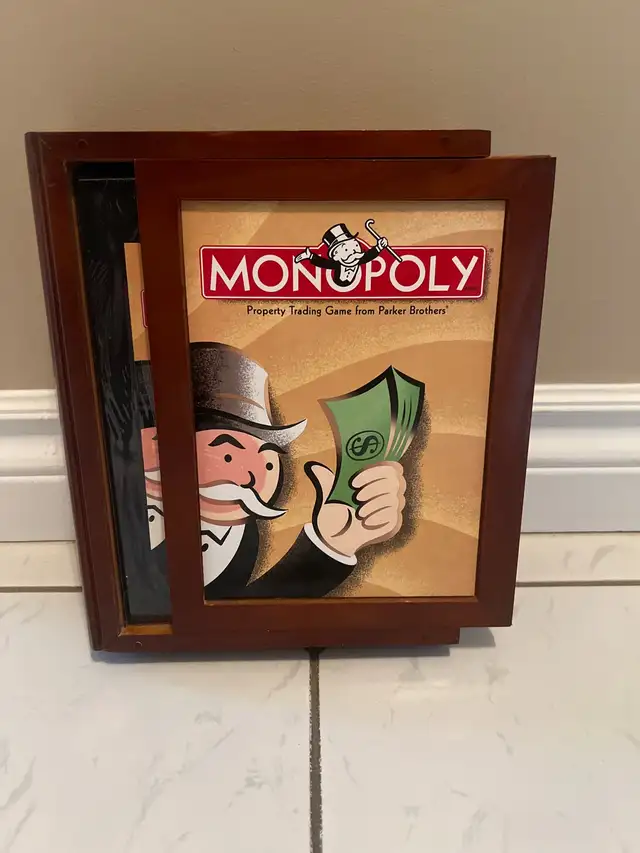 Monopoly Wood Framed Collectors Edition in Toys & Games in Markham / York Region - Image 2