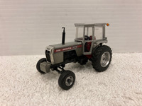 1/64 WHITE 2-110 Farm Toy Tractor