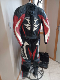 Motorcycle suit