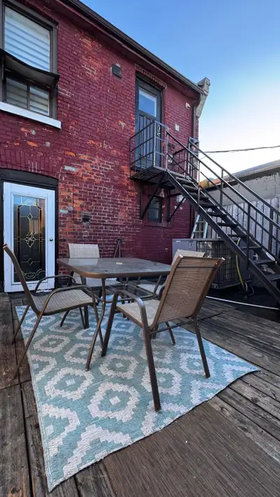 DOWNTOWN TORONTO | QUEEN ST W | 3 BED | 1 BATH APT FULLY FURNISHED FOR RENT | QUEEN & BATHURST DOWNT...