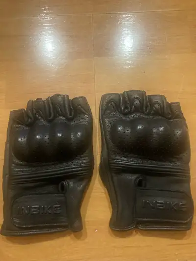 I'm selling these Inbike leather bike gloves size small they're a fingerless design with knuckle pro...