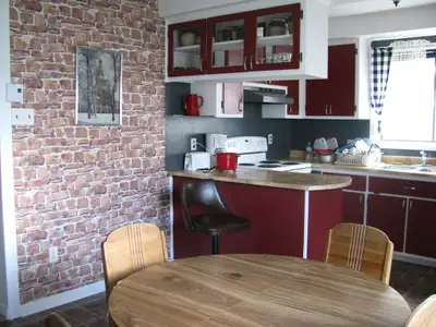 Nice room for profesional non smoker! Available July!