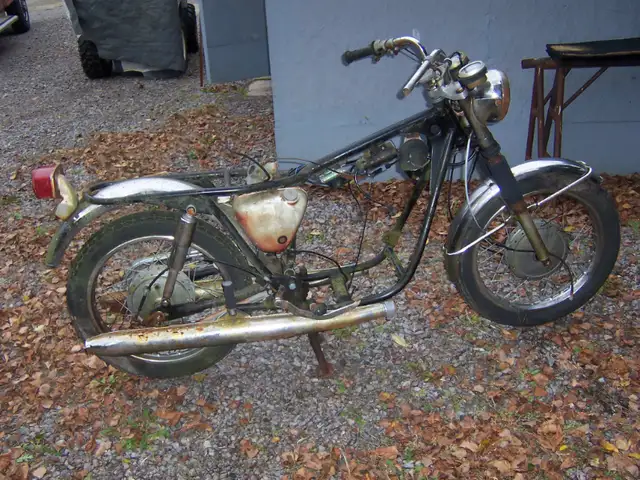 Vintage RARE  Classic 1968 Bridgestone 350 GTR  Motorcycles in Motorcycle Parts & Accessories in North Bay - Image 6