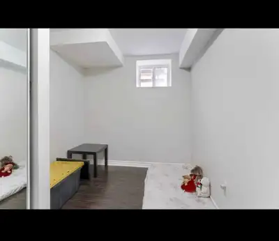 2 Beds, 1 Bath legal Basement apartment with 1 Parking.