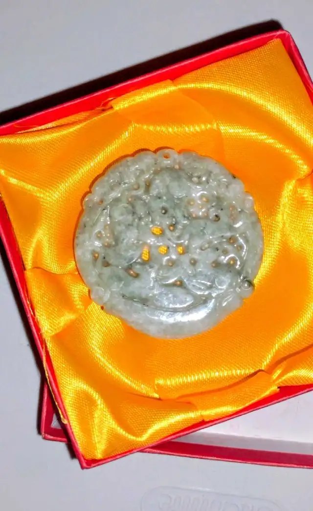 Light Green BURMESE JADE PENDANT Depicting  Mice at Play. in Arts & Collectibles in Calgary - Image 2