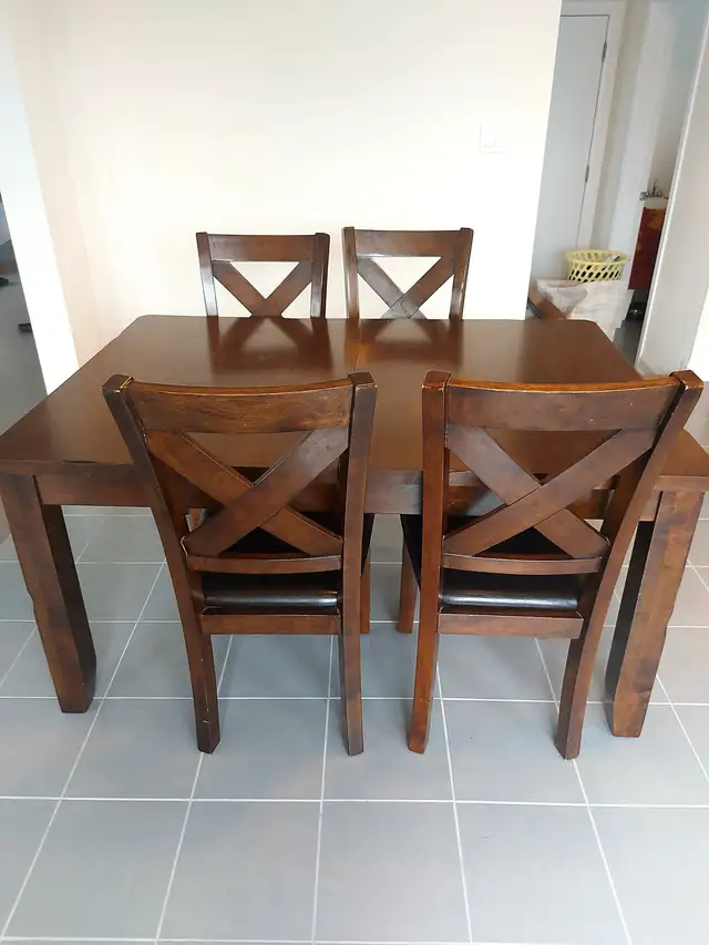 Solid wood dining table  in Dining Tables & Sets in Napanee - Image 3