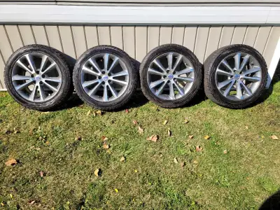 Pneus Yokohama, Ice Guard iG53, 235-45R17 ( usure 2x 10/32 et 2x 9/32 ). Montés sur Mags d origine V...