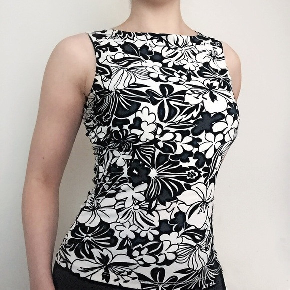 NEW - Ricki's - Women's B/W Floral Print Sleeveless Top (Size S) in Women's - Tops & Outerwear in City of Toronto