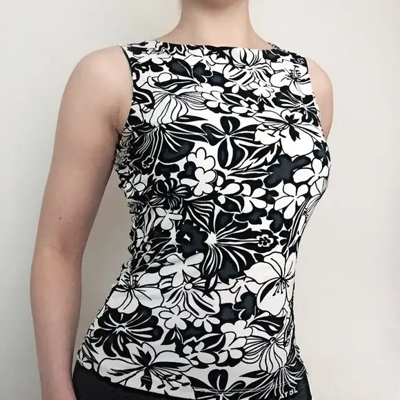 NEW - Ricki's - (Size S) Women's B/W Floral Print Sleeveless Top in Women's - Tops & Outerwear in City of Toronto - Image 2