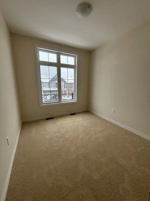 4 Bedrooms 2.5 washrooms - Semidetached in Long Term Rentals in Oakville / Halton Region - Image 11