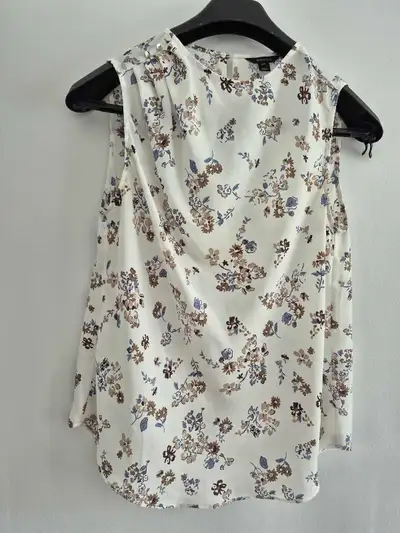 Haut floral sans manches RW&CO size M, View more