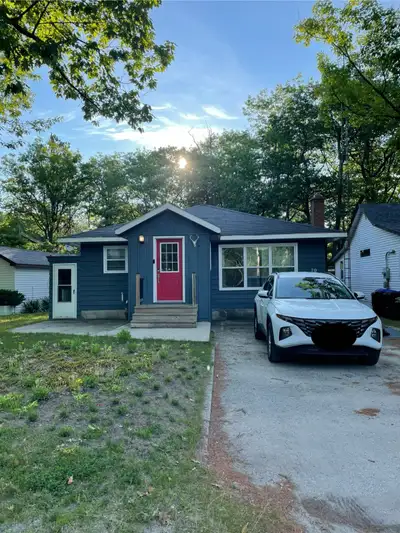 A room in a beautiful vacation house in Wasaga Beach for rent