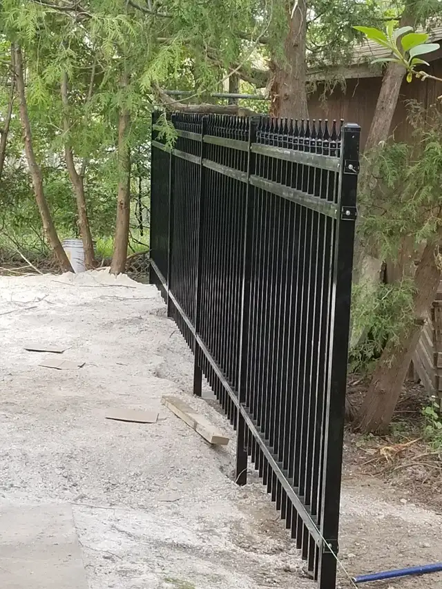 POOL FENCE PANELS IN  4, 5 AND 6 FT TALL- STARTING AT $25/LF in Decks & Fences in Belleville - Image 9