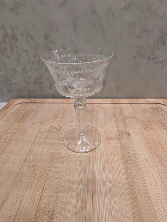 A bunch of vintage assorted glass drinkwear in Kitchen & Dining Wares in Markham / York Region - Image 3