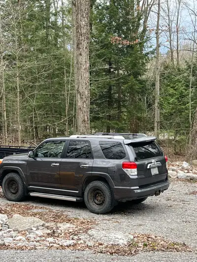 In great condition. 273000 km, almost all highway miles. 3rd row seats. 4.0L V6 bulletproof engine....