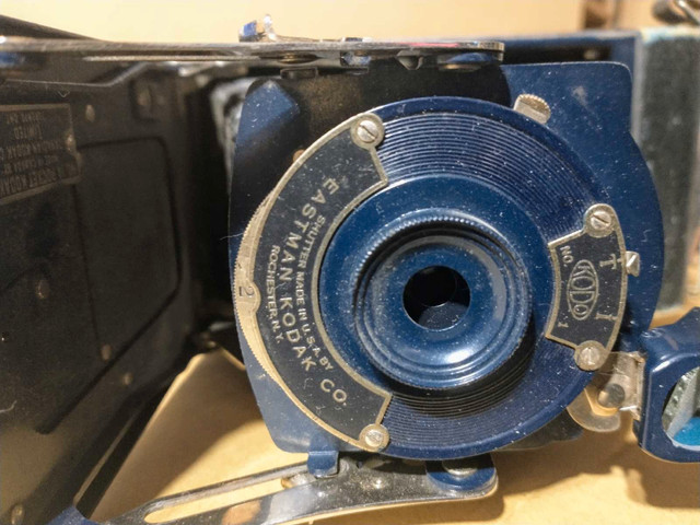Vintage Kodak Camera in Cameras & Camcorders in Gatineau - Image 4